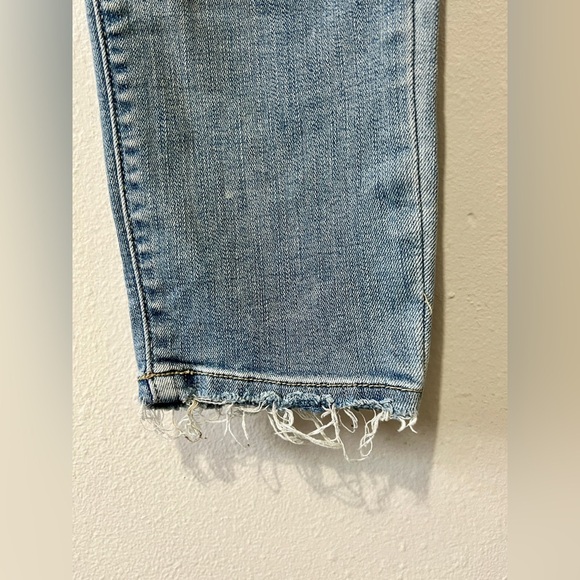 Judy Blue Light Wash Skinny Fit Distressed Jean - 11/30 - Picture 10 of 14